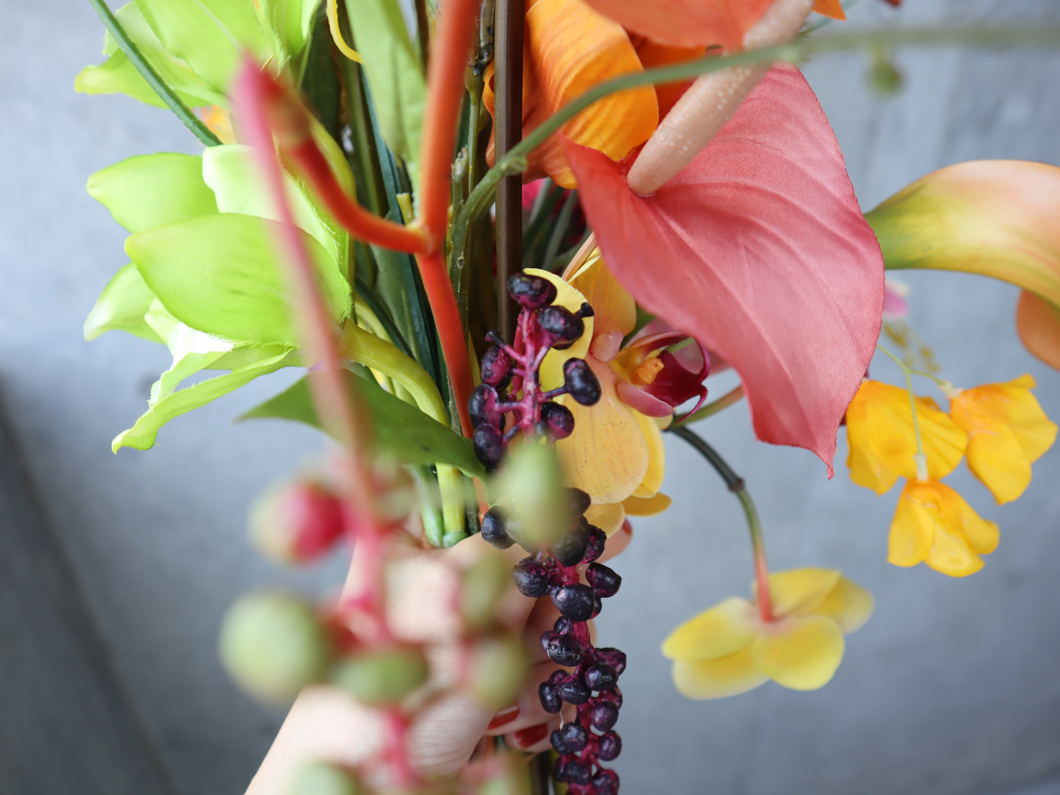 軽やかなトレンド花材を束ねたサンセットフラワーブーケ ウェディングブーケ テラコッタブーケ