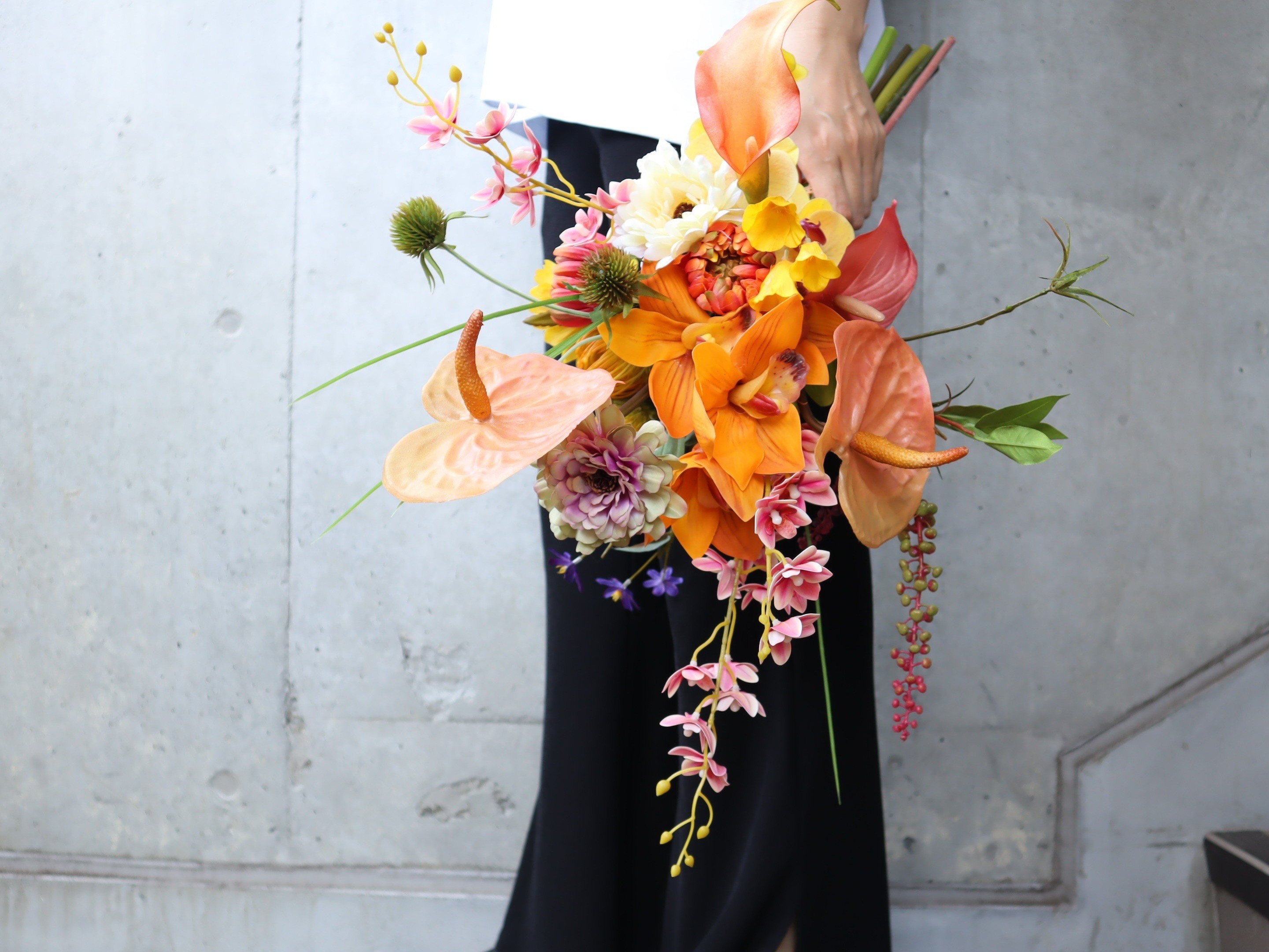 軽やかなトレンド花材を束ねたサンセットフラワーブーケ ウェディングブーケ テラコッタブーケ