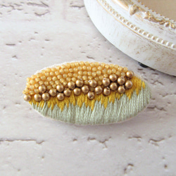 SALE  Brooch　ビーズ刺繍　オーバル（K0869) 1枚目の画像