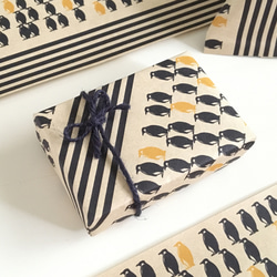 コウテイペンギンの包装紙〈10枚入〉A4サイズ ラッピング デザインペーパー ブックカバー 動物 ペンギン おしゃれ 1枚目の画像