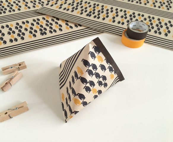 コウテイペンギンの包装紙〈10枚入〉A4サイズ ラッピング デザインペーパー ブックカバー 動物 ペンギン おしゃれ 6枚目の画像