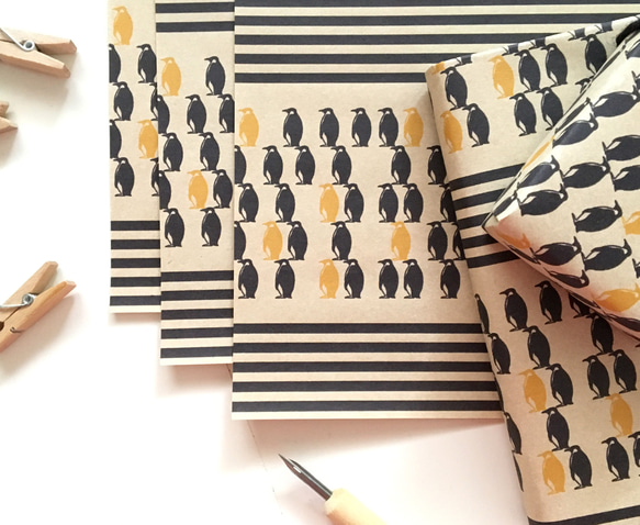 コウテイペンギンの包装紙〈10枚入〉A4サイズ ラッピング デザインペーパー ブックカバー 動物 ペンギン おしゃれ 4枚目の画像