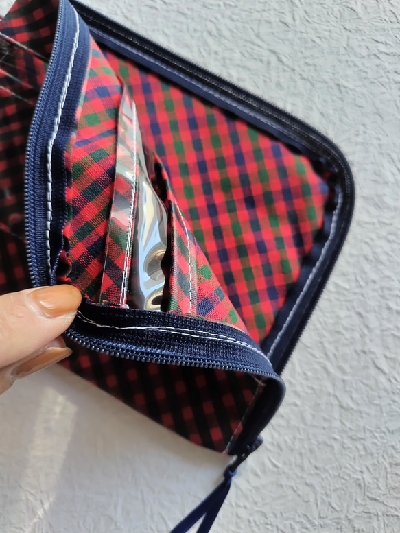仕切付きA６　L字ファスナークリアポーチ　ファミリアチェック♡　 6枚目の画像