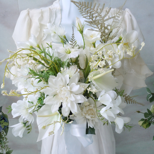 ホワイトカラーのアレンジメントブーケ ◇ホワイトカラーのナチュラル クラッチブーケ◇ダリア＆アンスリウム