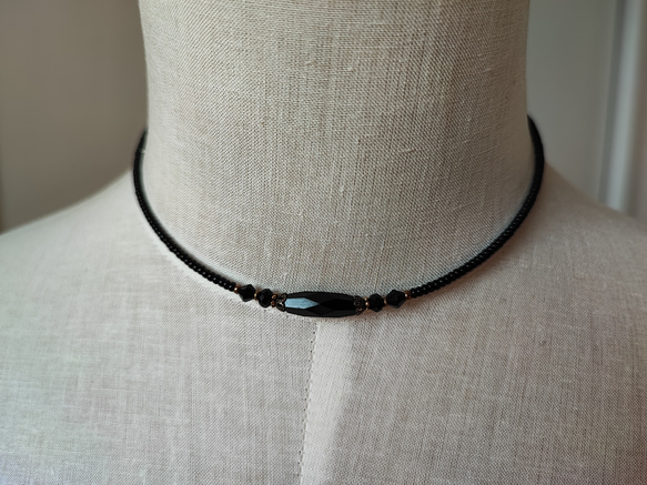 漆黒カット加工ライス型チェコビーズのチョーカー 5枚目の画像