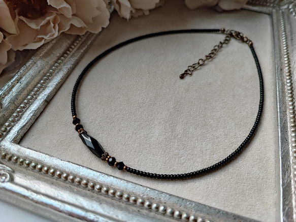 漆黒カット加工ライス型チェコビーズのチョーカー 3枚目の画像