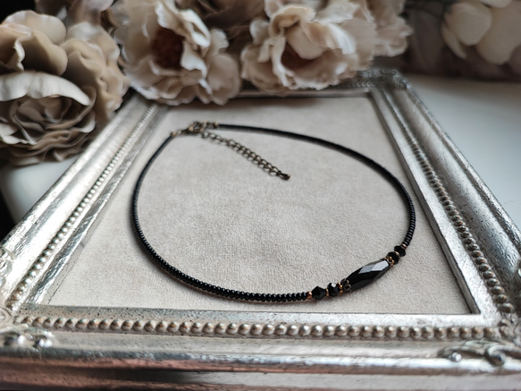 漆黒カット加工ライス型チェコビーズのチョーカー 6枚目の画像