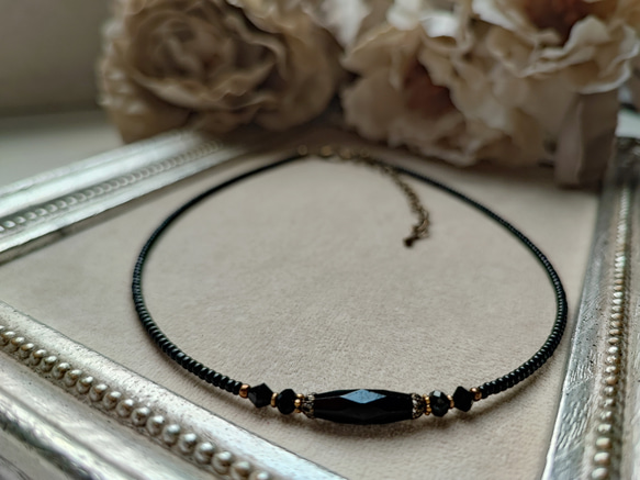 漆黒カット加工ライス型チェコビーズのチョーカー 9枚目の画像