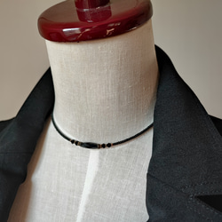 漆黒カット加工ライス型チェコビーズのチョーカー 1枚目の画像