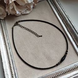 漆黒カット加工ライス型チェコビーズのチョーカー 7枚目の画像