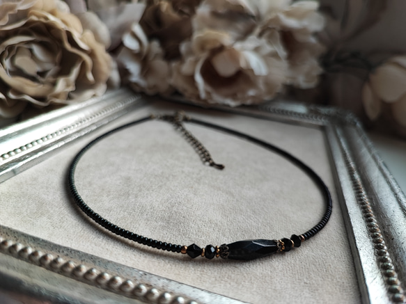 漆黒カット加工ライス型チェコビーズのチョーカー 10枚目の画像