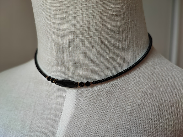 漆黒カット加工ライス型チェコビーズのチョーカー 4枚目の画像