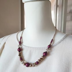 ベルベット風 ボルドー色ビーズと金筋入りビーズの少し長めのネックレス 5枚目の画像