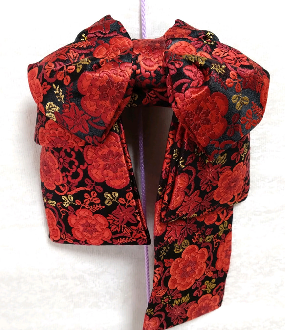 ひで　オーダー 受注)西陣織金襴髪飾り︰赤黒花紋柄【蝶リボン文庫結び】大サイズ ヘア