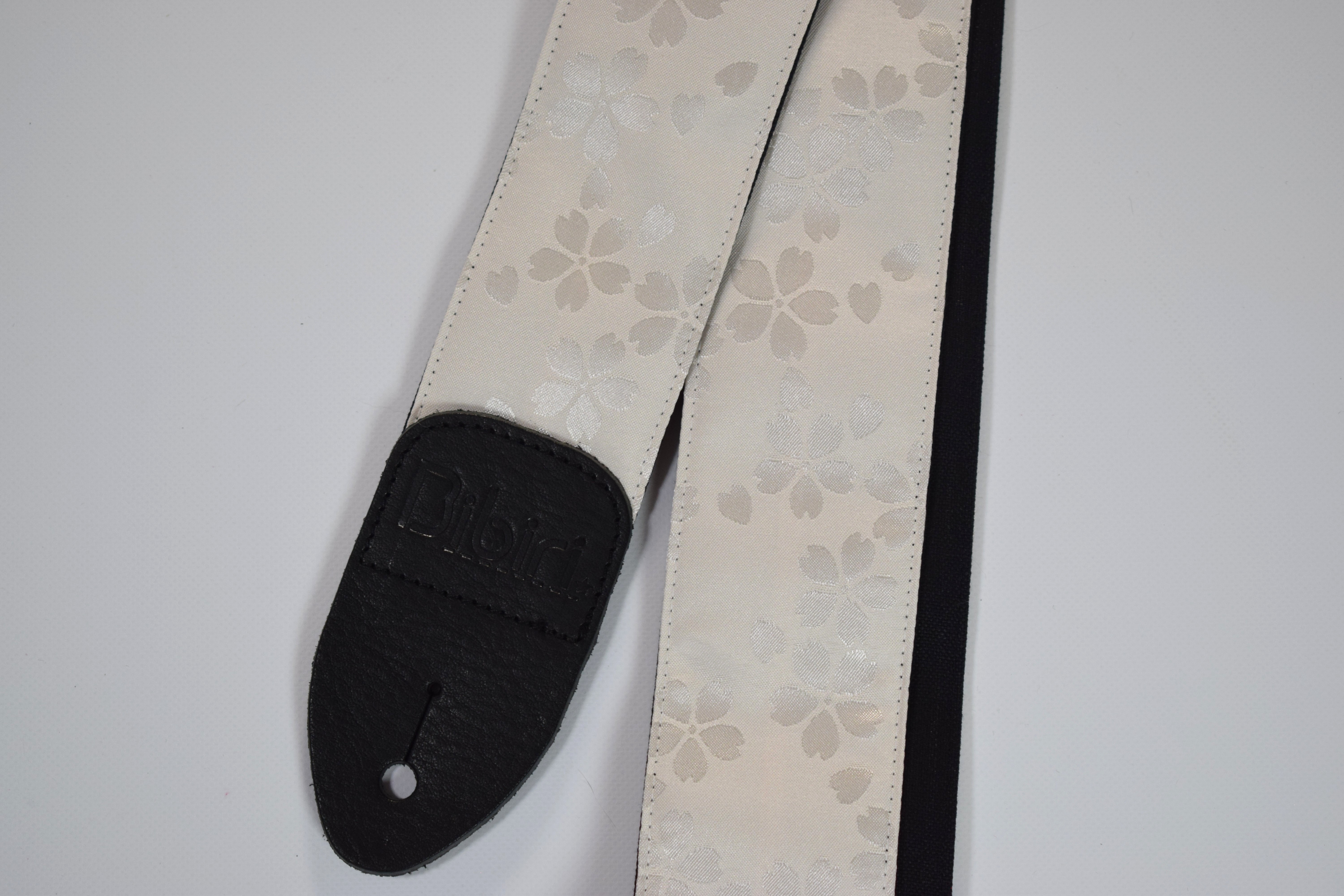 浮き出る桜　帆布ギターストラップ（胡粉）