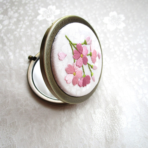 付下げ 鏡紋に刺繍の花模様 松の地模様 絞り 薄紫色 KK-1864 銀座【K-9498】刺繍 名古屋帯 黒色 疋田絞りに松竹梅 - 銀座