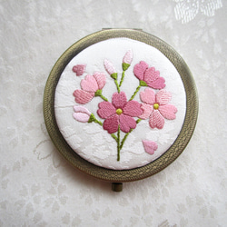 桜草＊絹のコンパクトミラーAG ◇オフホワイト◇日本刺繡 刺繍 手刺繍