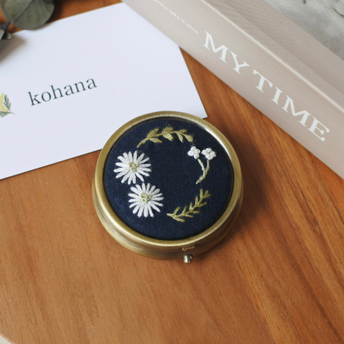 ピルケース 【小さなお花／ネイビー】 その他ケース kohana 通販