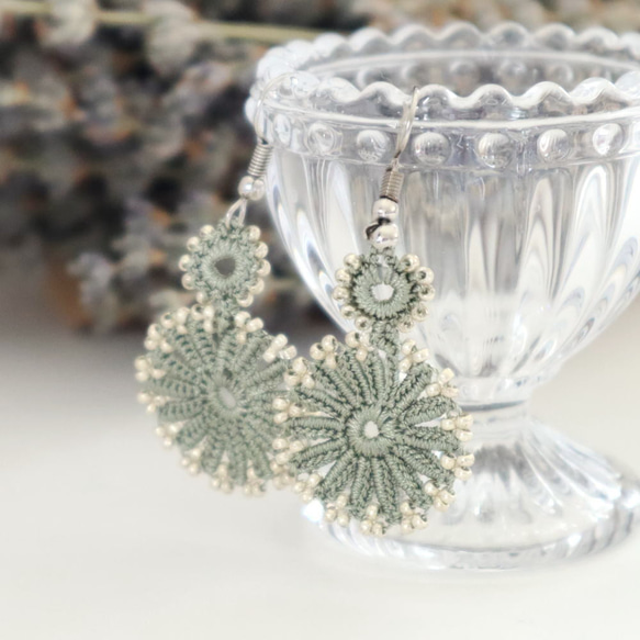 OYA crochet earrings [TAROT] Khaki & Silver 第1張的照片