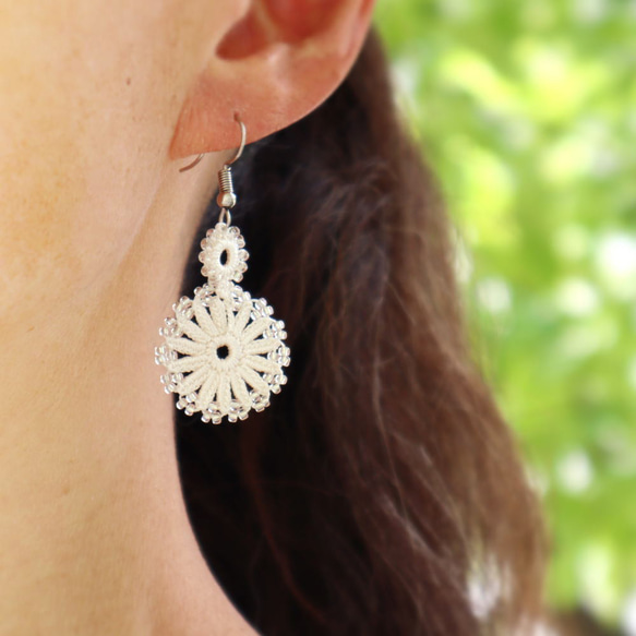 OYA crochet earrings [TAROT] Snow White 第1張的照片