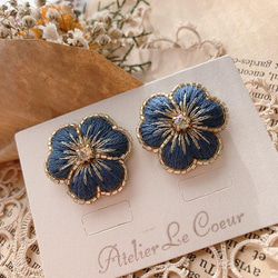 オートクチュール刺繍〜ビオラのイヤリング（ピアス）・デニムブルー