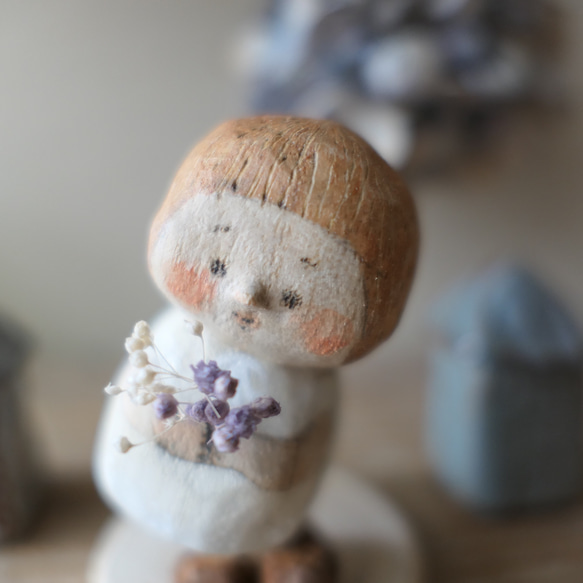 軸人形「花摘みの女の子」 2枚目の画像