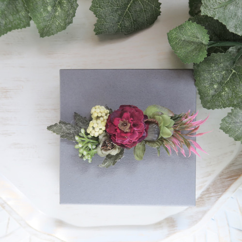 アーティフィシャルフラワーのコサージュ／ブローチ コサージュ