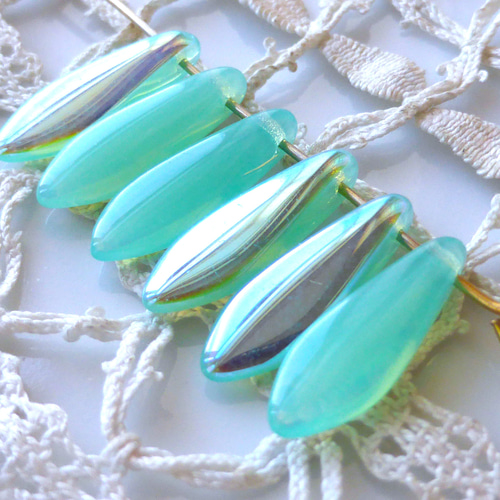 ダガー半透明オーロラエメラルドCzech Glass Beads6個 ビーズ bunako
