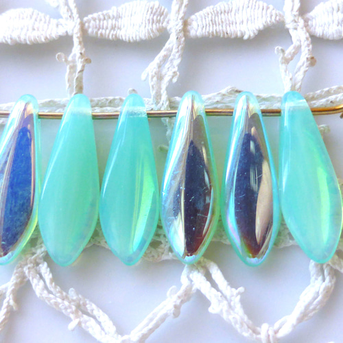 ダガー半透明オーロラエメラルドCzech Glass Beads6個 ビーズ bunako