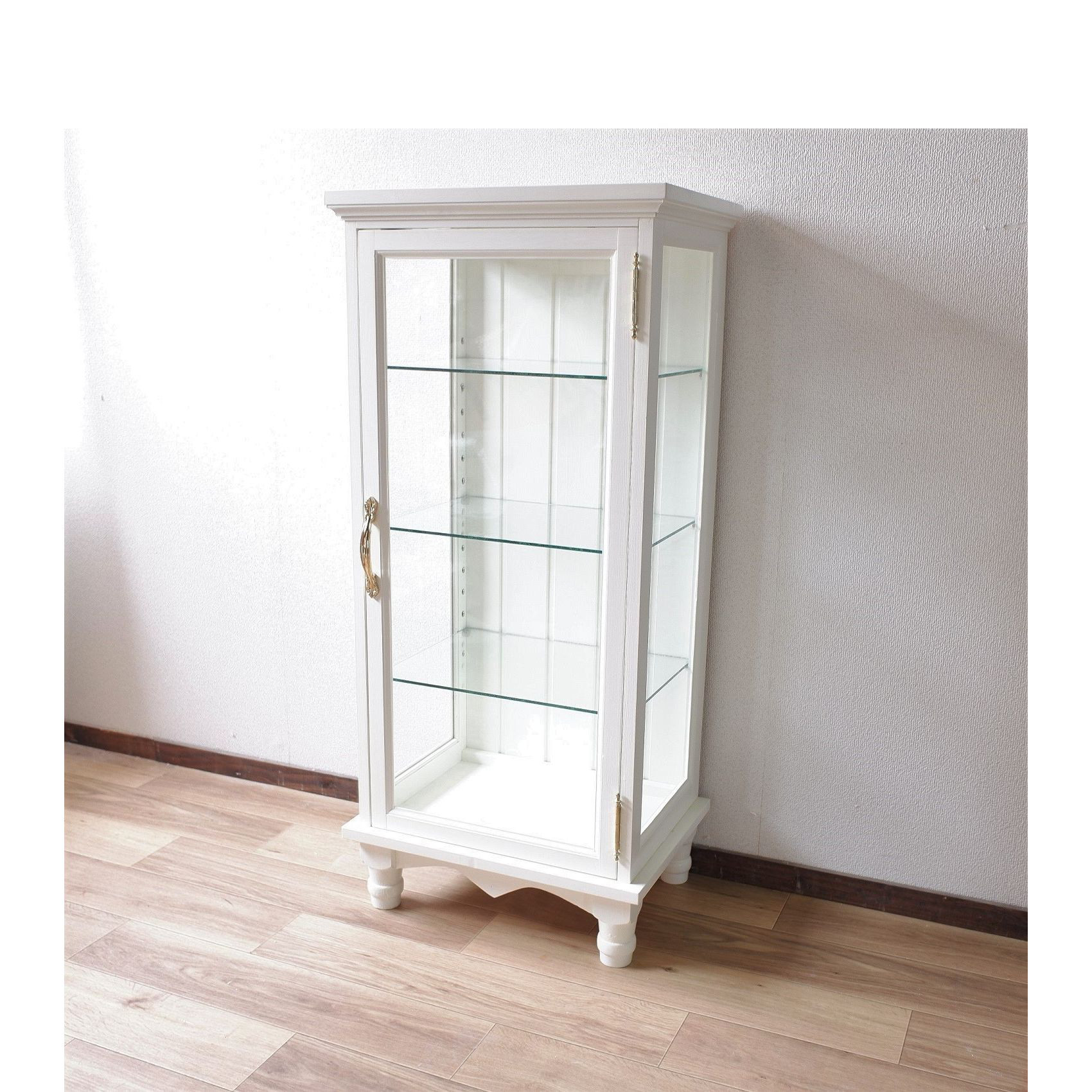 ろくろ脚のガラスキャビネット　ミルキーホワイト塗装