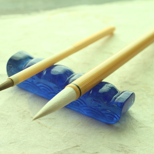 再販】ガラス製 書道具 筆置き 筆架「波千鳥・青海波」 書道 水硝舎