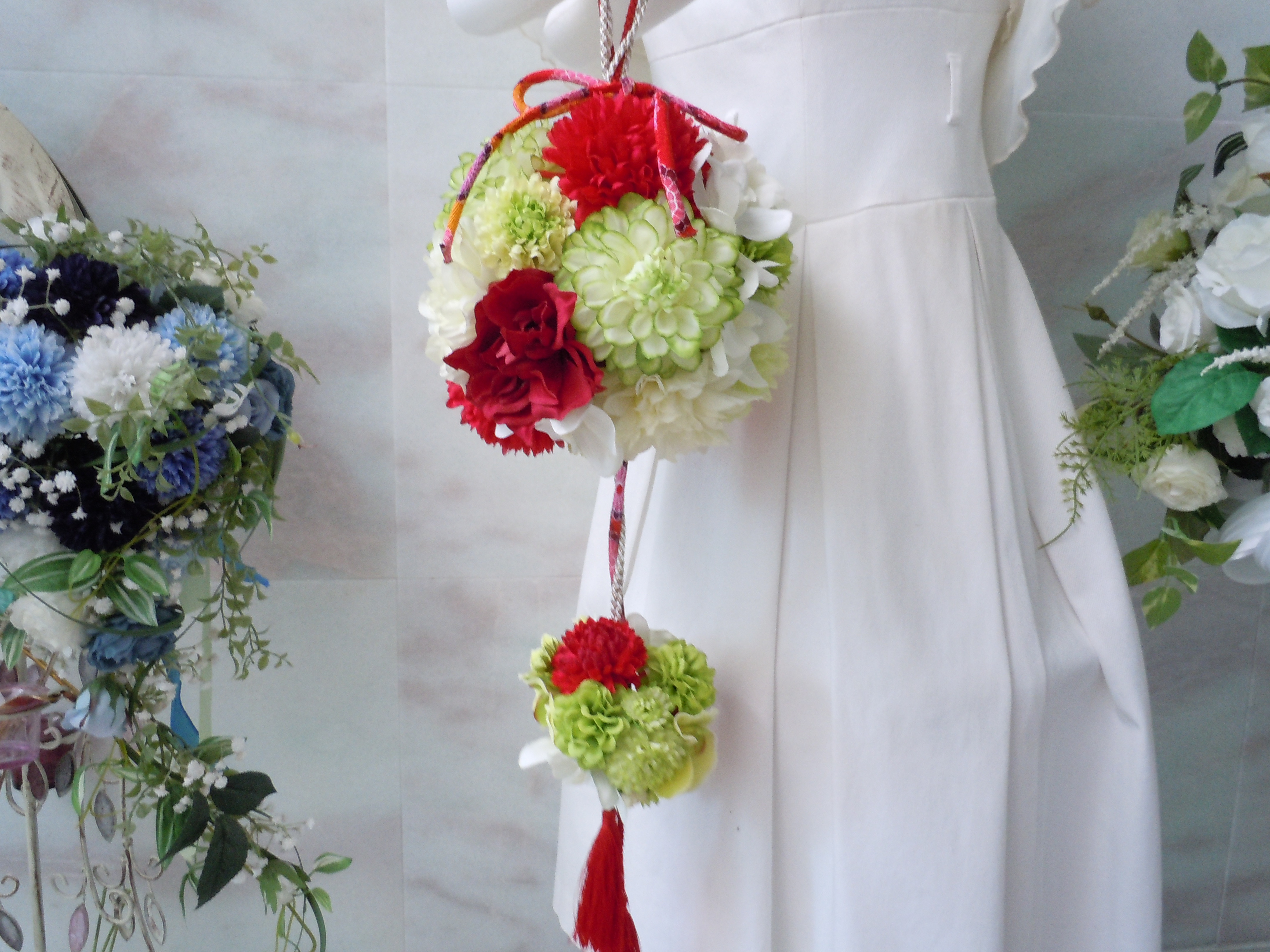 アーティフィシャルフラワー 造花◆和風のボールブーケ レッド＆ホワイト 紅白◆和装ウエディング結婚式 挙式 打ち掛け