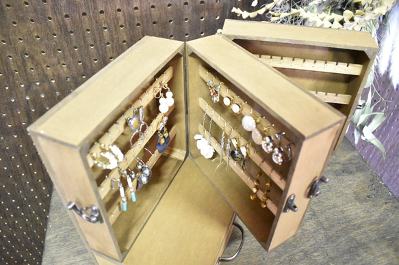 ３連ボックス扉 アクセサリー収納ケース ウォルナット色 4枚目の画像