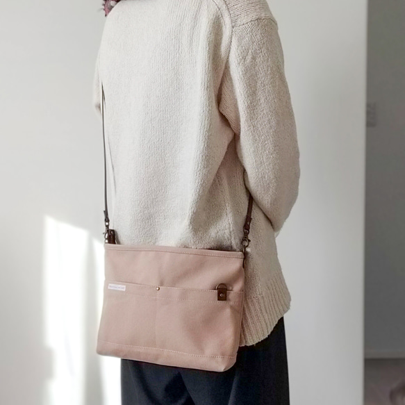 【サコッシュみたいなミニショルダー】   ベージュ キャンバス  帆布 ショルダーバッグ ミルクティー A5サイズ 2枚目の画像