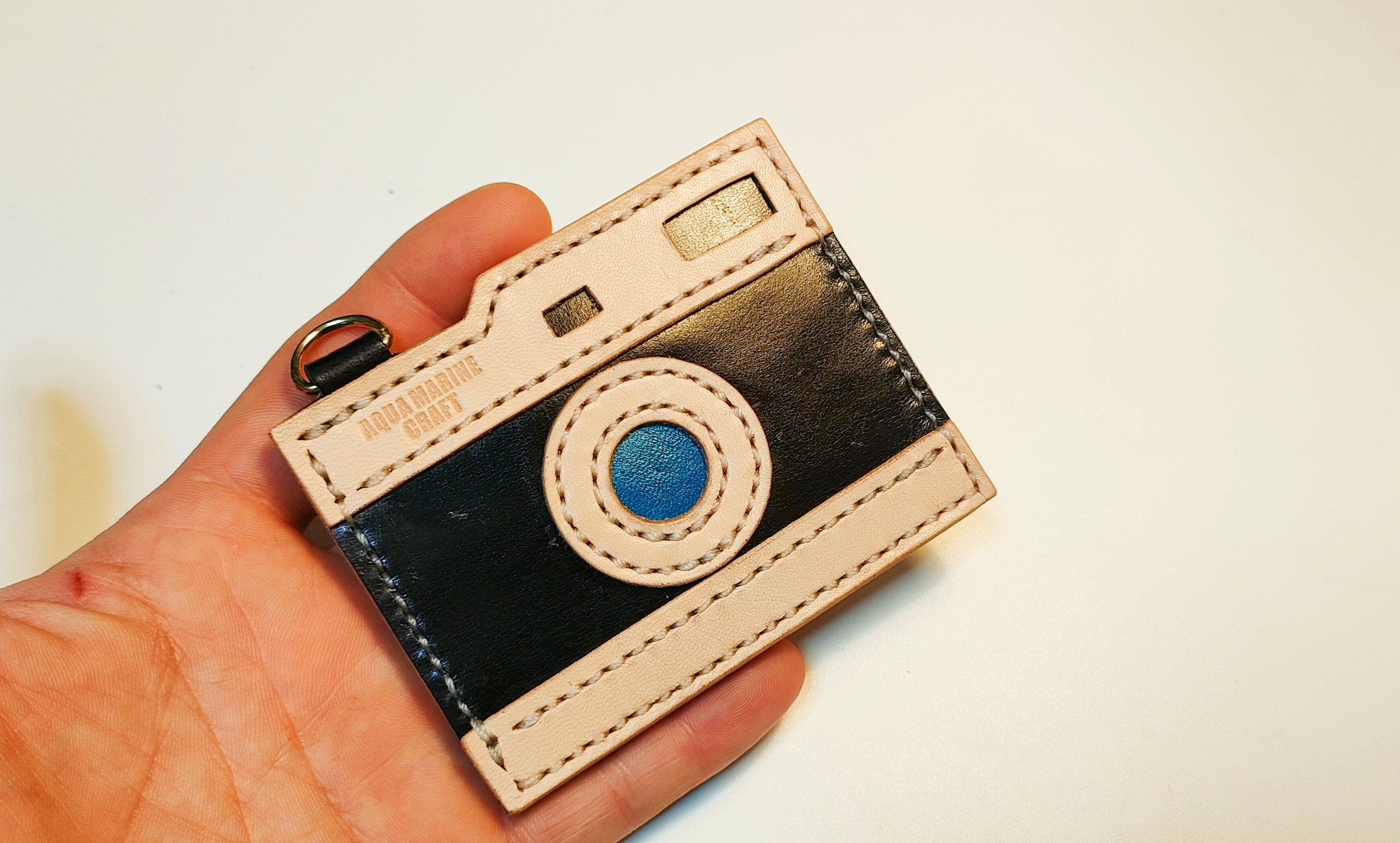 （受注製作）／カメラの形のパスケース/ ネーム刻印無料