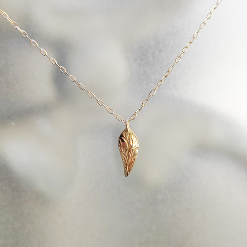 シンプルだけじゃないかわいい葉っぱ。K18金ゴールド手作り手彫り【月