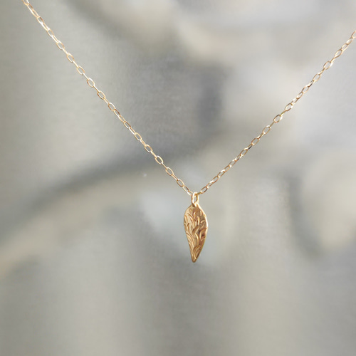 シンプルだけじゃないかわいい葉っぱ。K18金ゴールド手作り手彫り【月