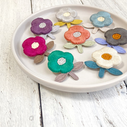 カラーを選べる｜2点セット 一輪の花 刺繍ブローチ ブローチ myou 通販