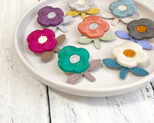 刺繍ブローチ　専用商品 楽天市場】【タンポポ】刺しゅうブローチ、Made in japan、刺繍