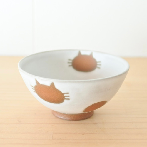 お茶碗中サイズ（白）ねこ水玉【受注制作】 茶碗・めし碗 こめがま
