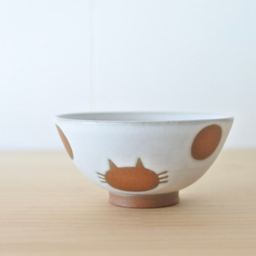 お茶碗中サイズ（白）ねこ水玉【受注制作】 茶碗・めし碗 こめがま