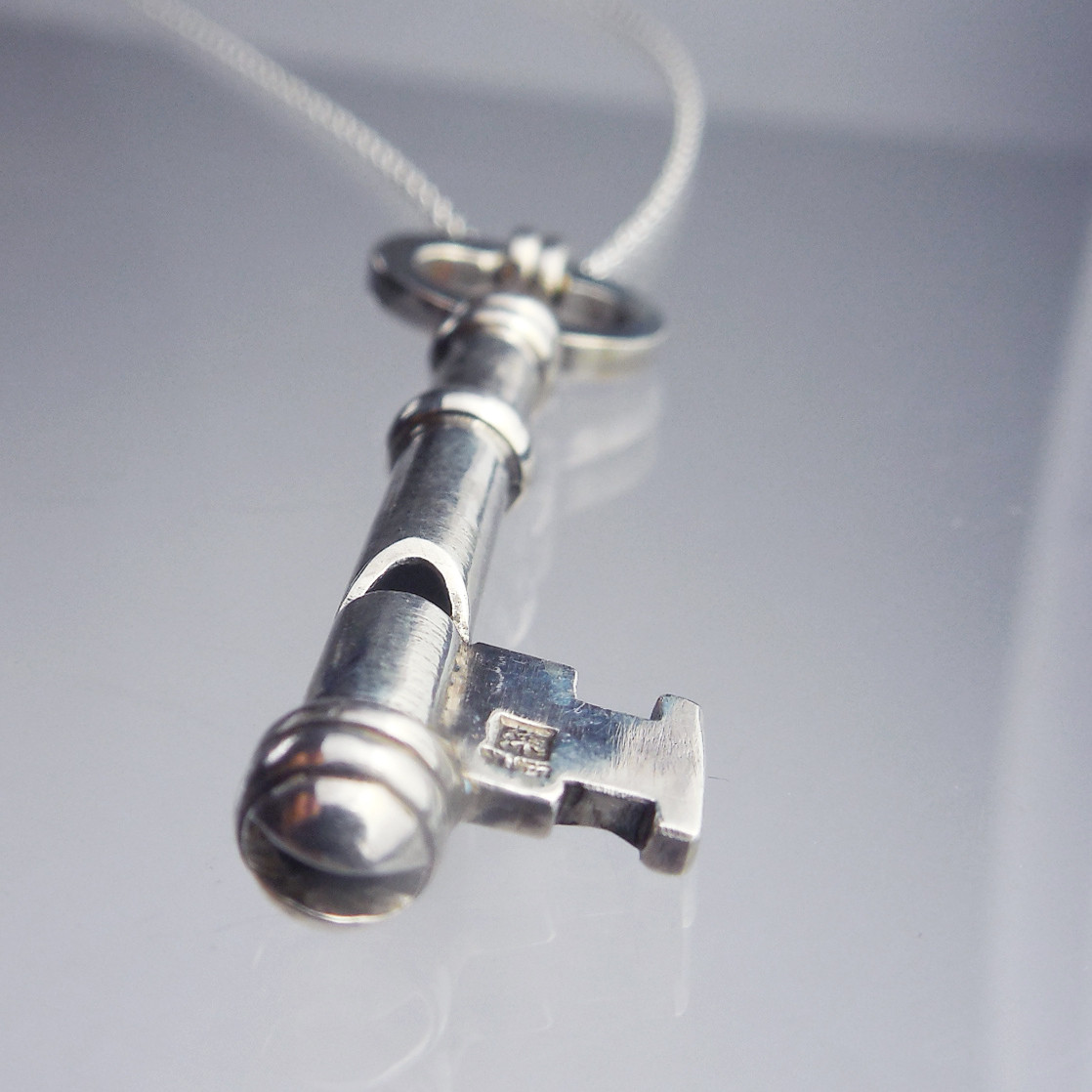 銀の笛 　シルバーペンダント　ホイッスル　key 鍵　カギ 【送料無料】whistle00