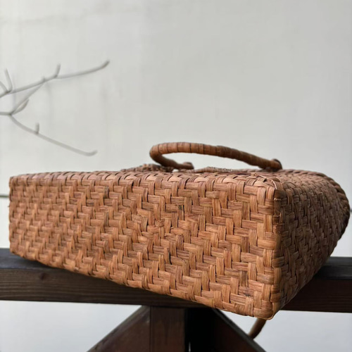 山葡萄　山葡萄かごバッグ　手作り　内布あり　オリジナルデザイン 山葡萄 山葡萄かごバッグ 手作り 内布あり オリジナルデザイン かご