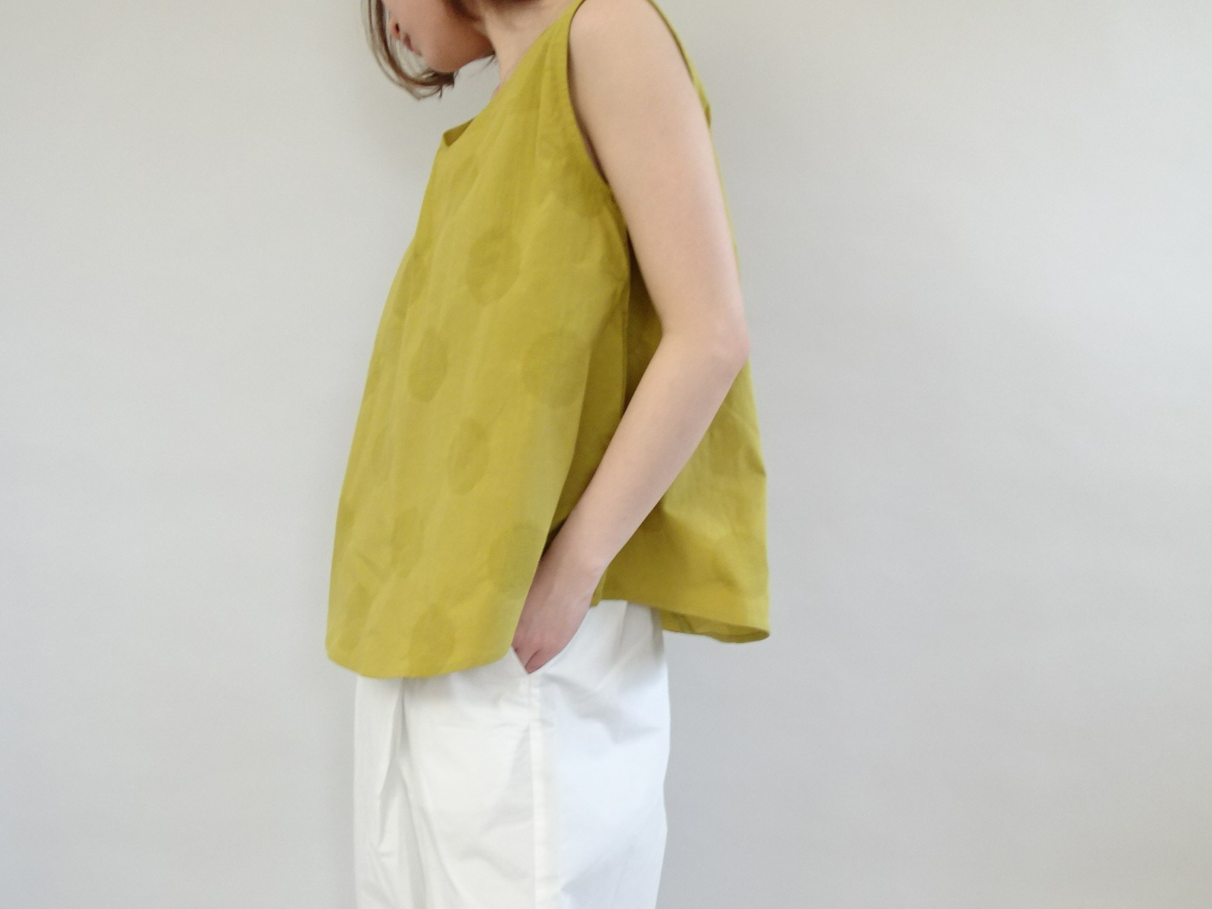 ジャガード6ｃｍドットVネックプルオーバー＜マスタードイエロー＞