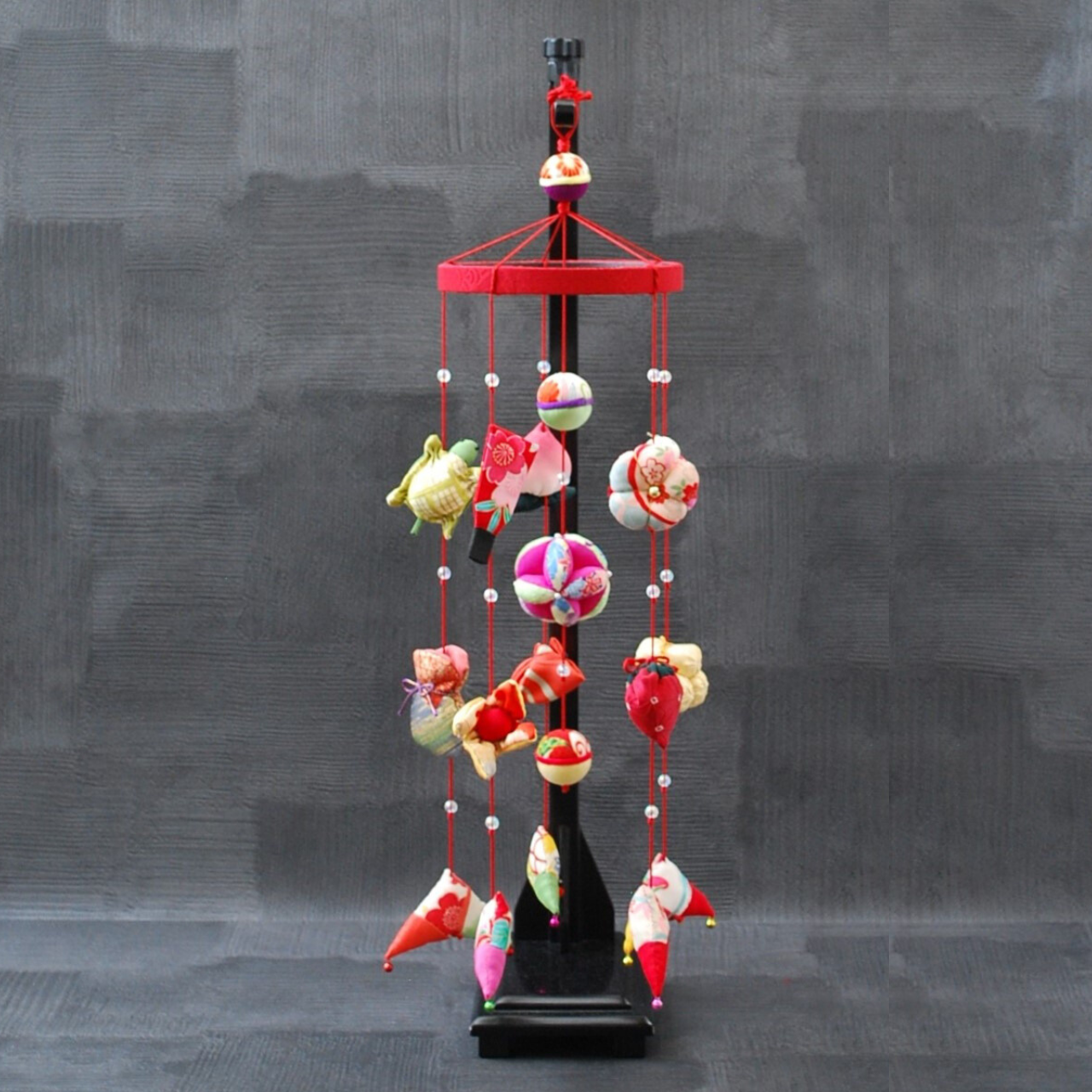 【2026年版受付終了】願いをつなぐ つるし雛(小)　正絹古布使用の一点物　ひな祭り・初節句のお祝いに世界で一つの贈り物