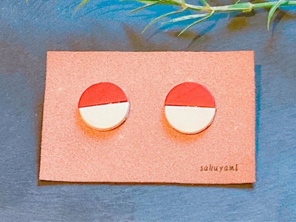 【送料無料】半円 白×赤 ピアス /イヤリング 5枚目の画像