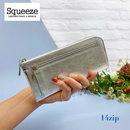 薄くて軽いコンパクトな財布 10枚カードポケット シルバー箔 その他