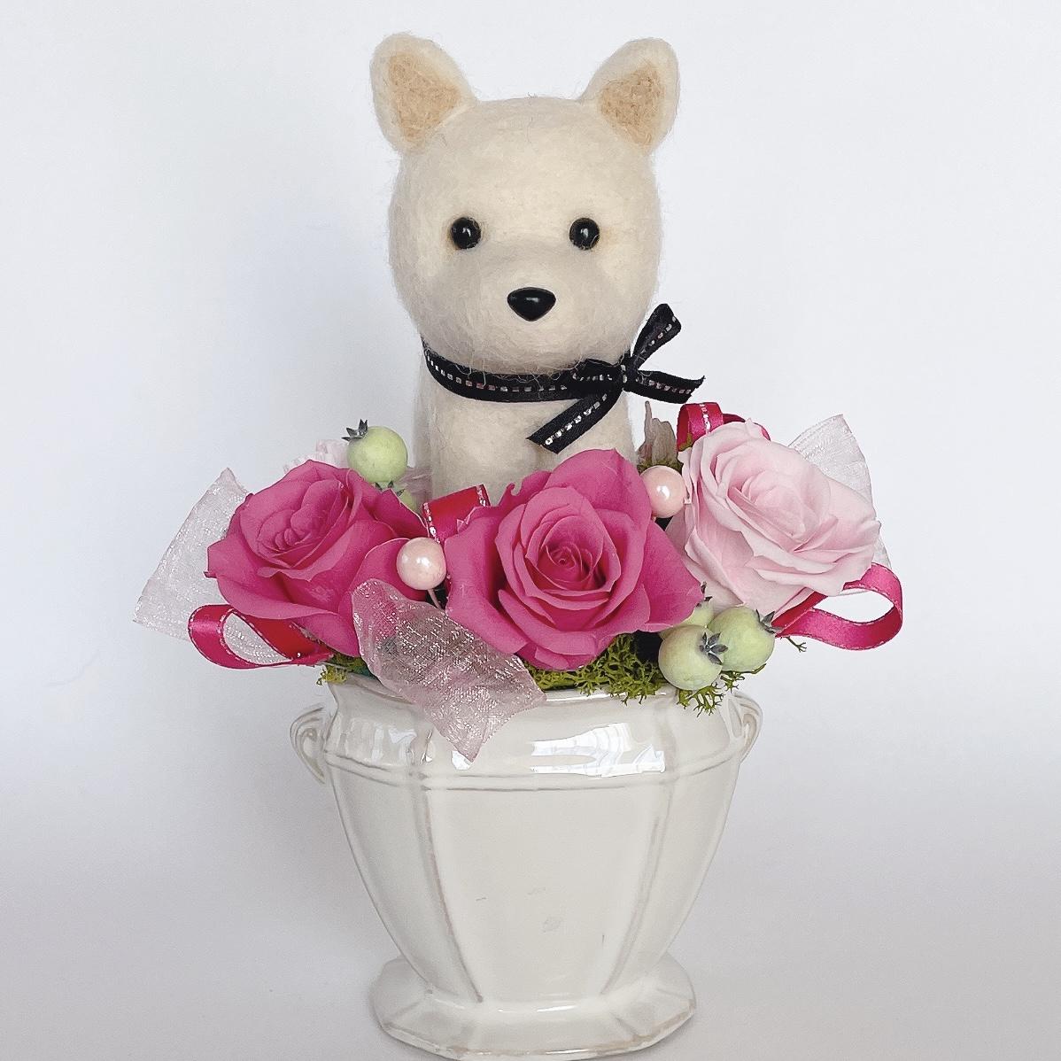 柴犬（白）のプリザーブドフラワーアレンジメント（ピンク）　　犬　母の日
