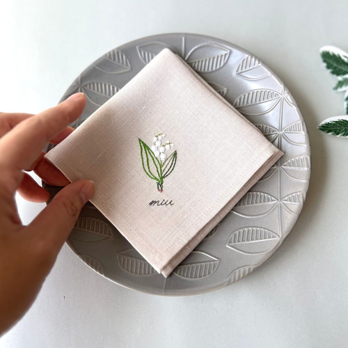 木陰のすずらん｜ソフトリネンの手刺繍ハンカチ（選べる布色・サイズ