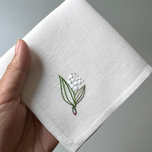 木陰のすずらん｜ソフトリネンの手刺繍ハンカチ（選べる布色・サイズ